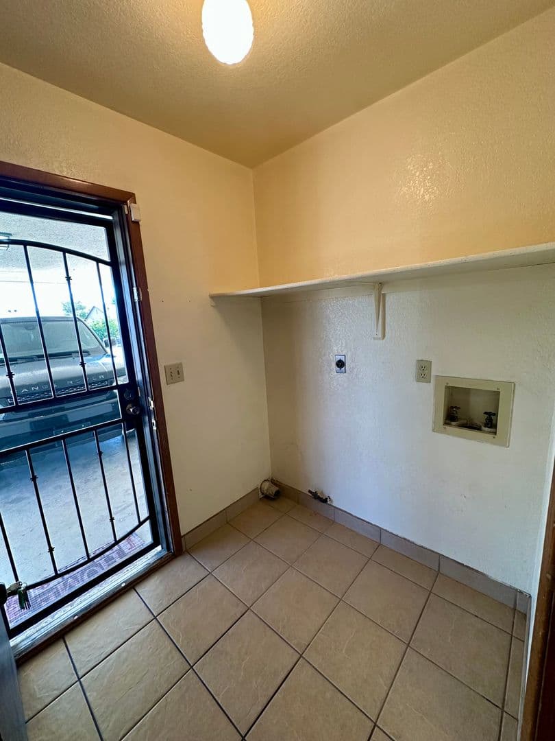 Kingman House: 3550 N. Verdugo Rd.