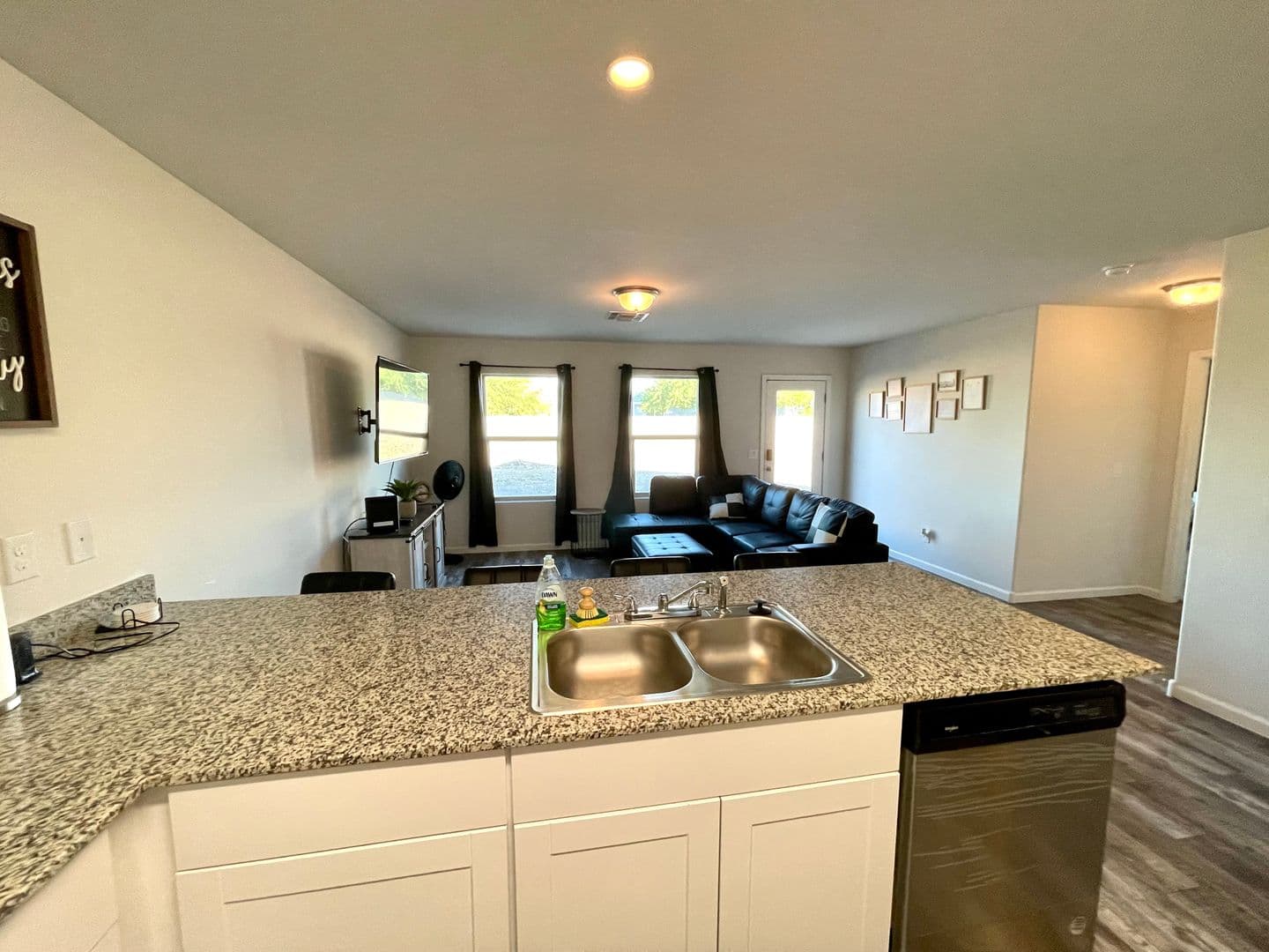 Bullhead City House: 564 Holly St.