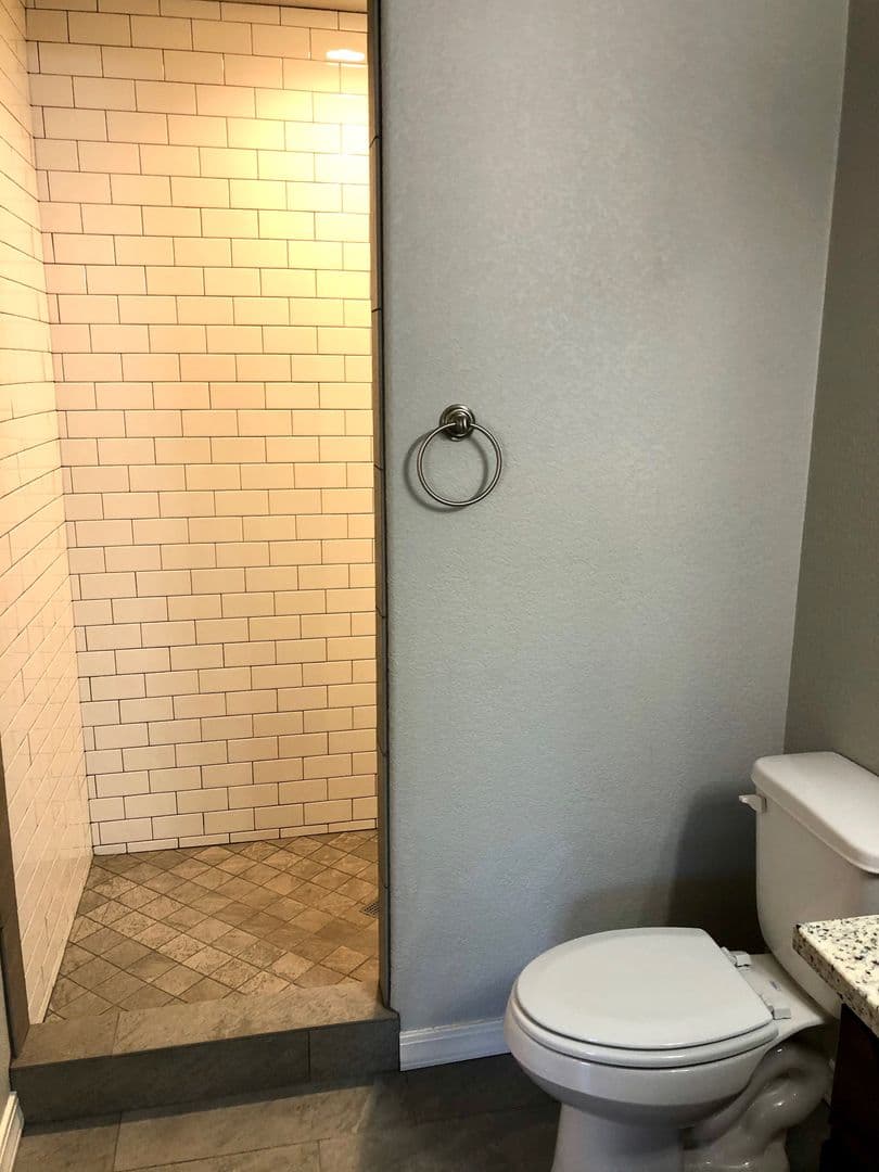 Kingman House: 3303 E Devlin Ave