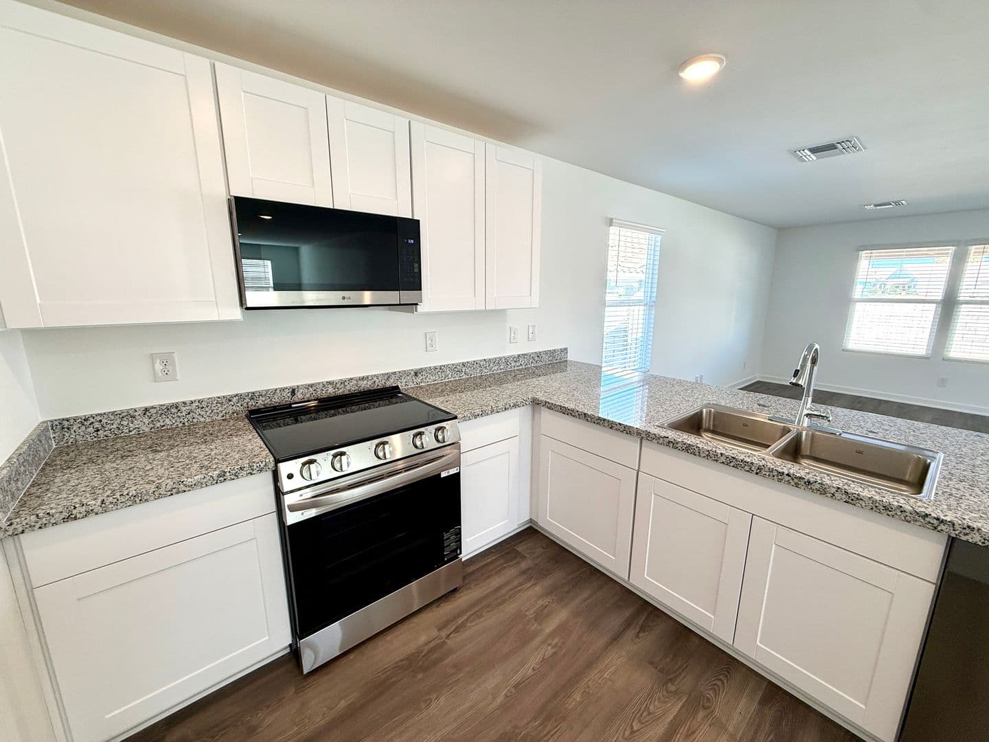 Fort Mohave House: 1976 Fairway Pl.