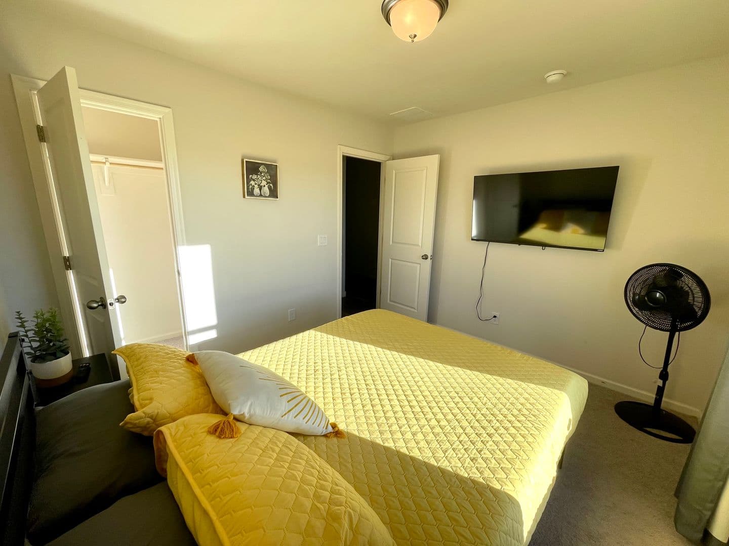 Bullhead City House: 564 Holly St.