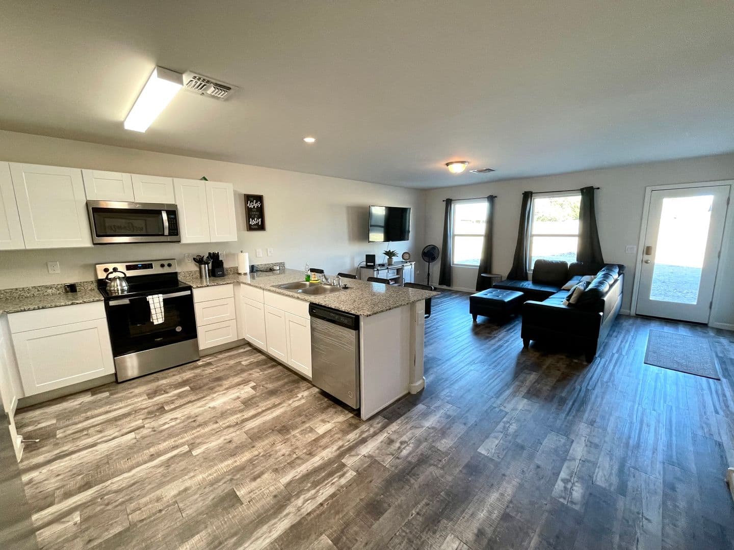 Bullhead City House: 564 Holly St.