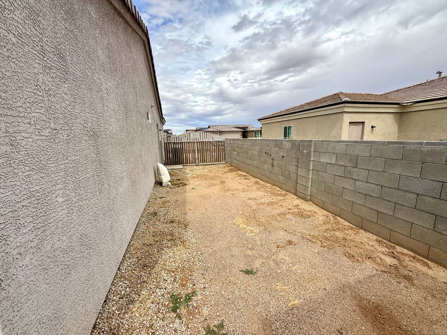 Kingman House: 2650 E. Estrella Vista