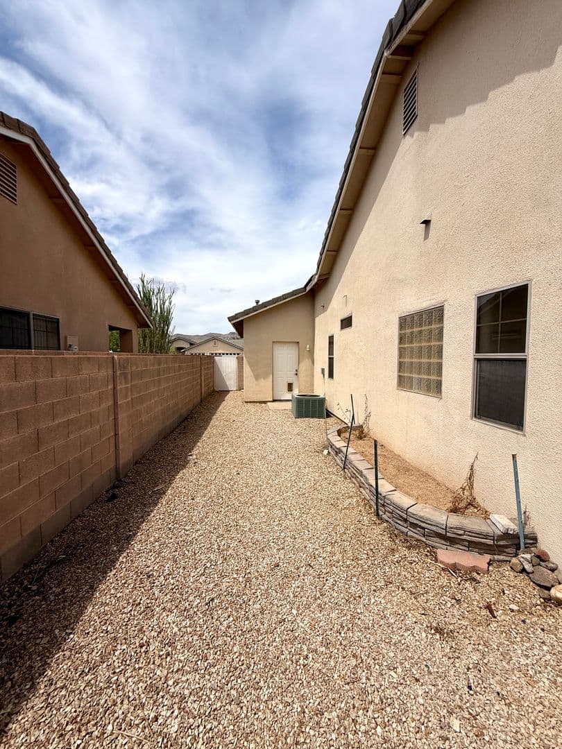 Kingman House: 2116 Roy Rogers Way