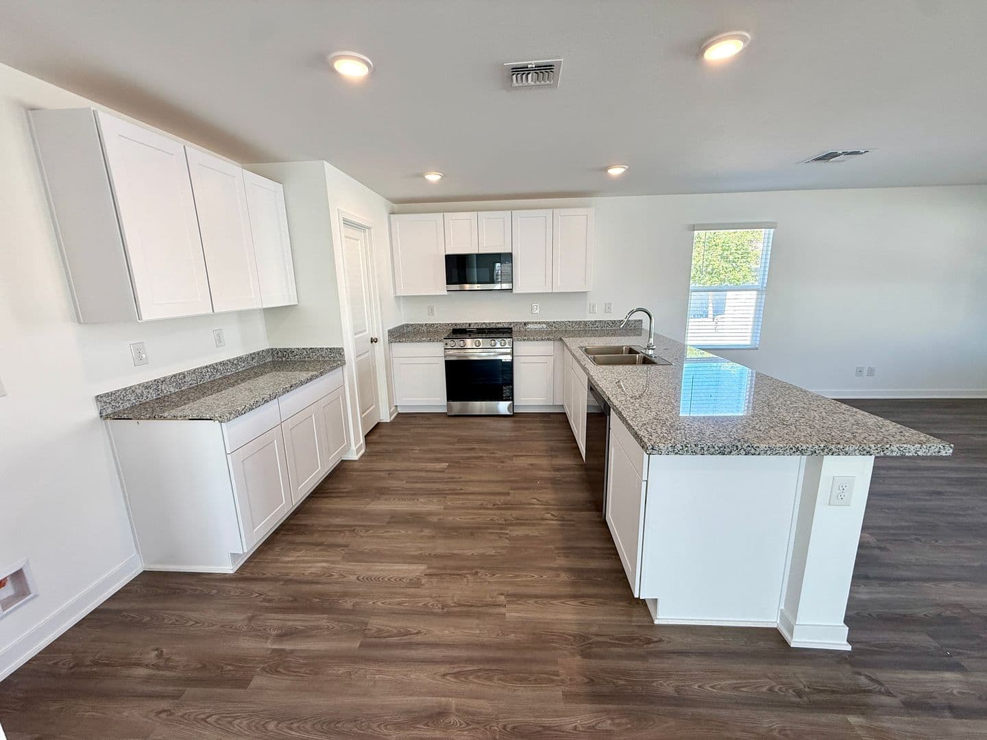 Fort Mohave House: 1976 Fairway Pl.