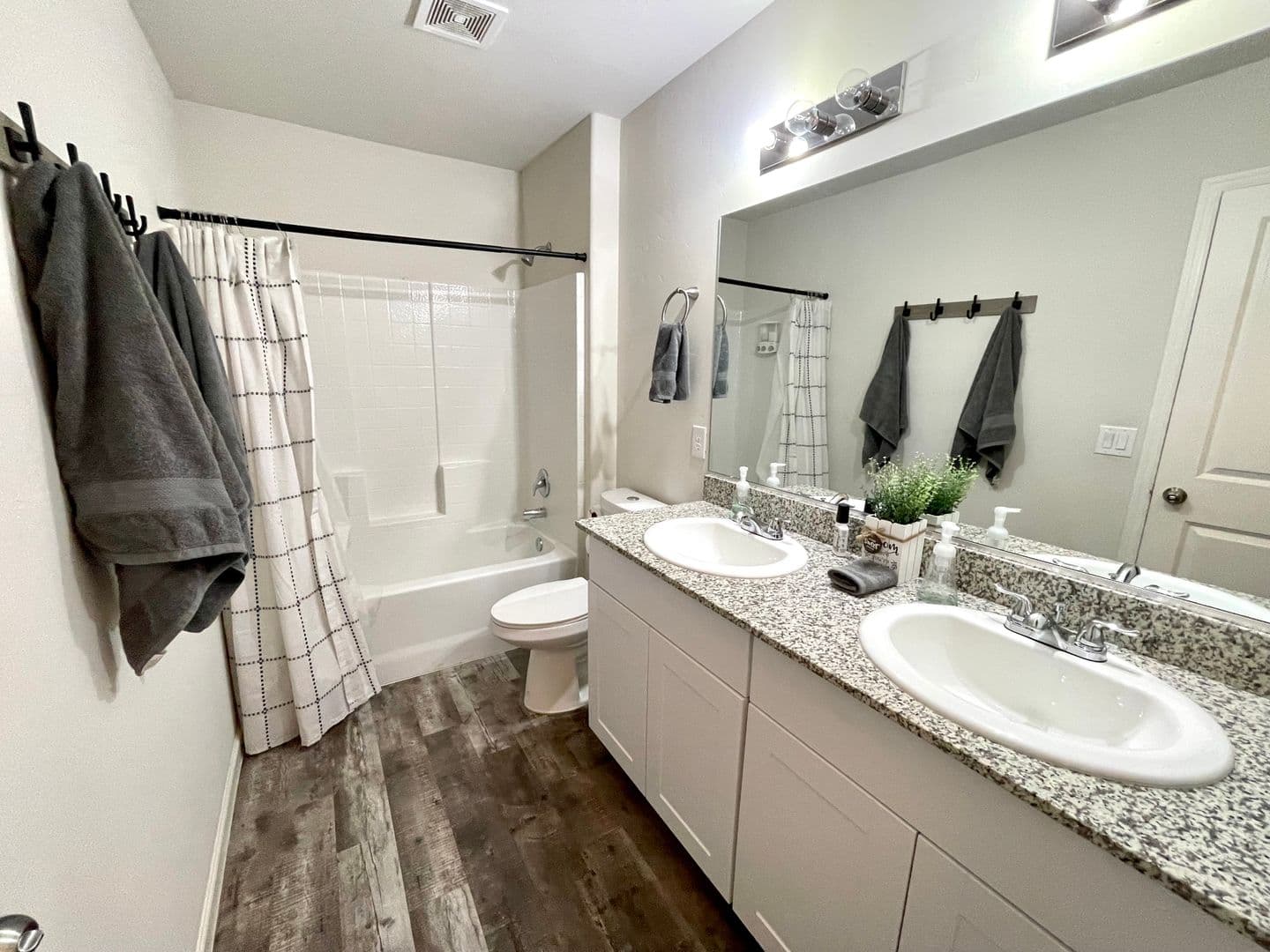 Bullhead City House: 564 Holly St.