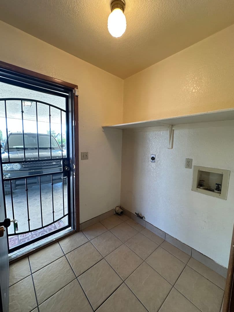 Kingman House: 3550 N. Verdugo Rd.
