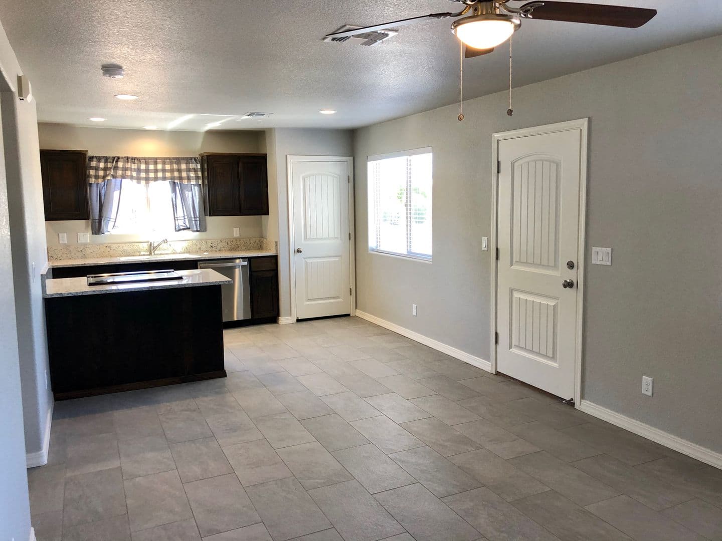 Kingman House: 3303 E Devlin Ave
