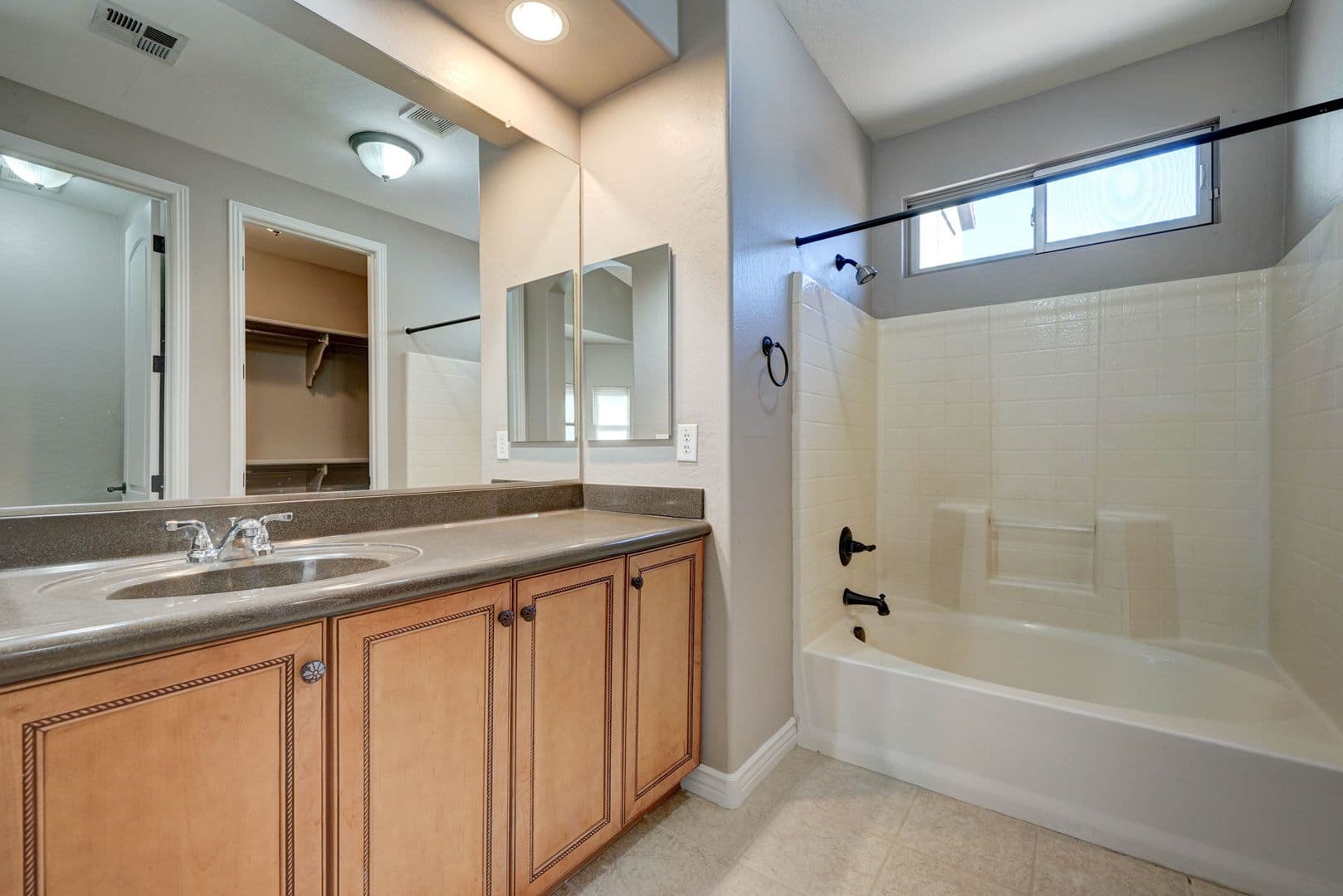 Laveen House: 6415 S. 49th Glen
