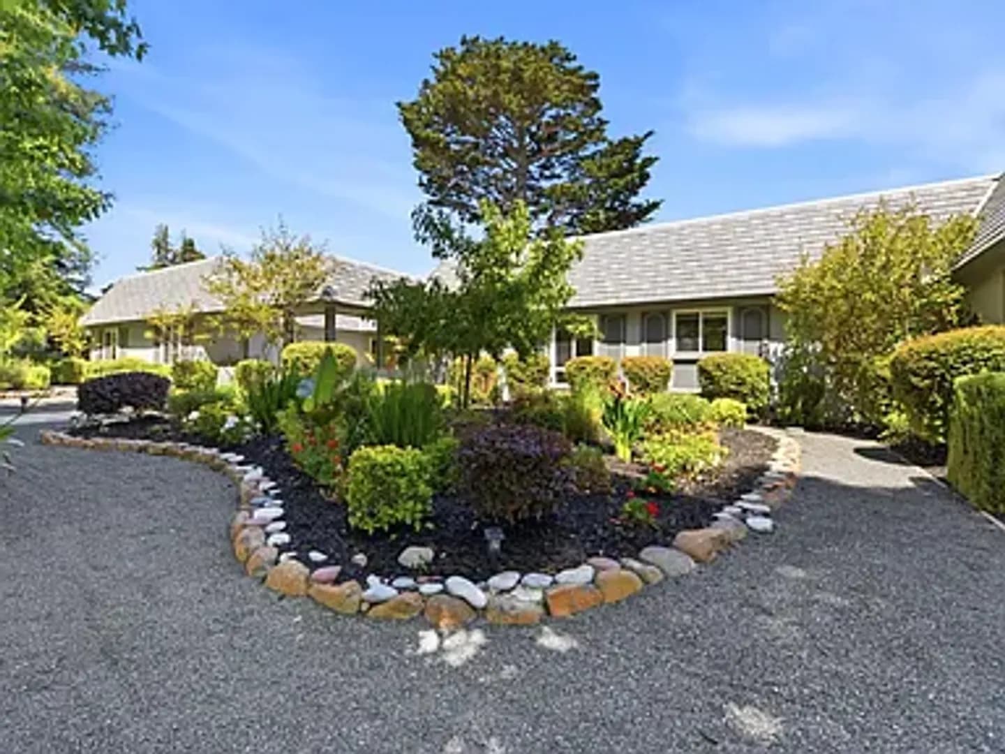 Hillsborough House: 2140 Carmelita Avenue