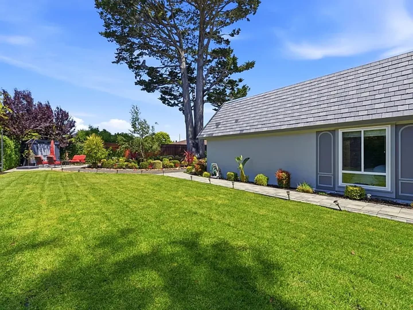 Hillsborough House: 2140 Carmelita Avenue