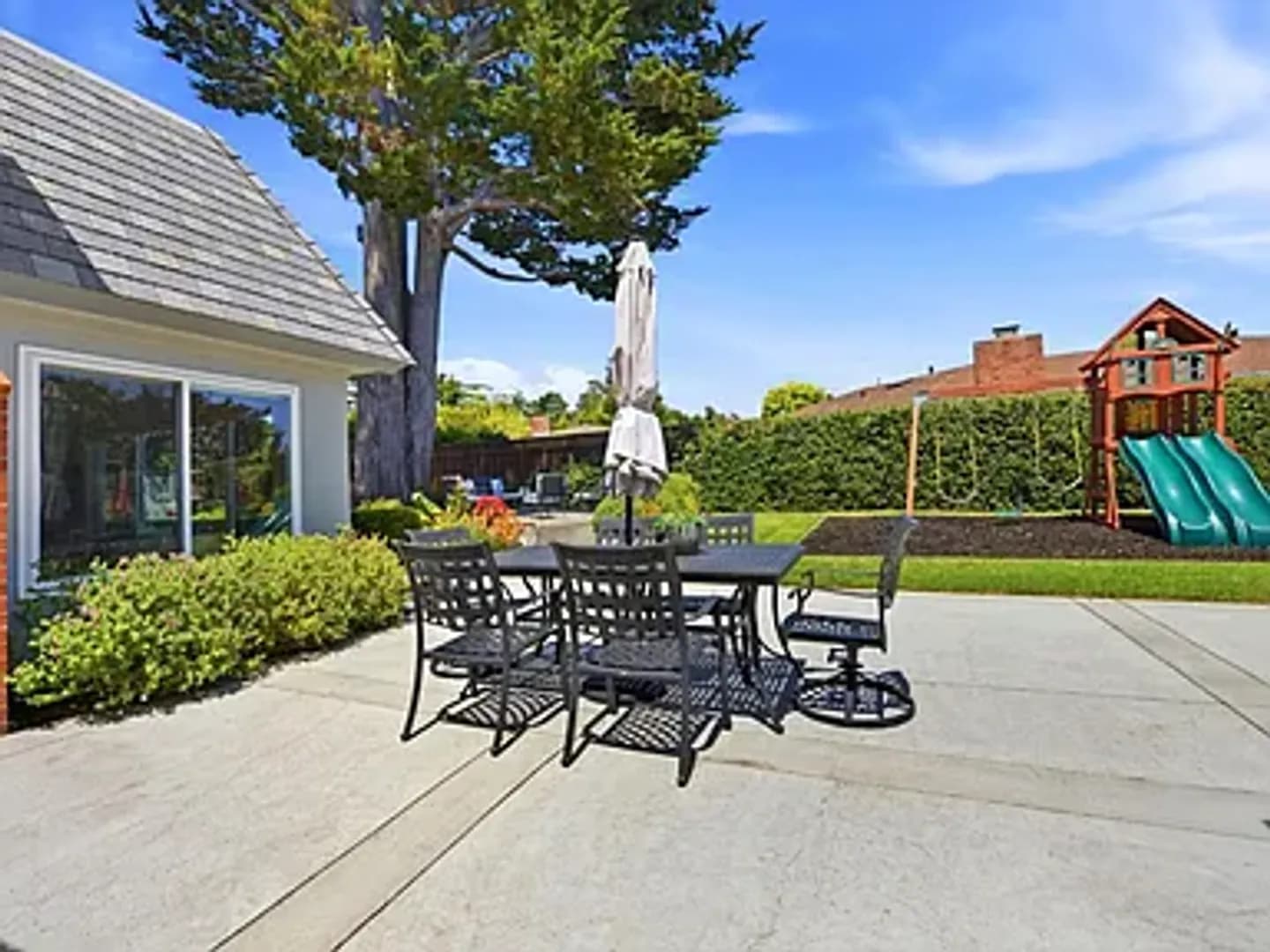 Hillsborough House: 2140 Carmelita Avenue
