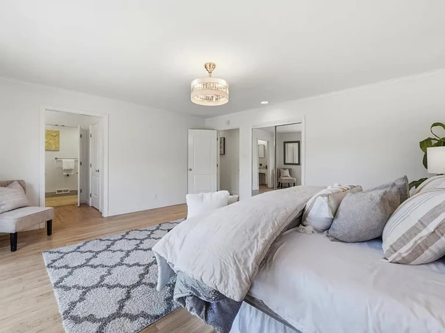 Hillsborough House: 2140 Carmelita Avenue