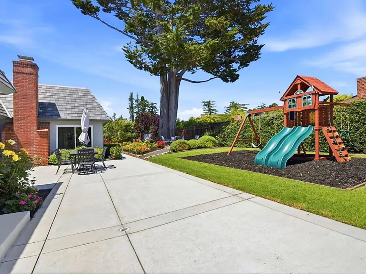 Hillsborough House: 2140 Carmelita Avenue