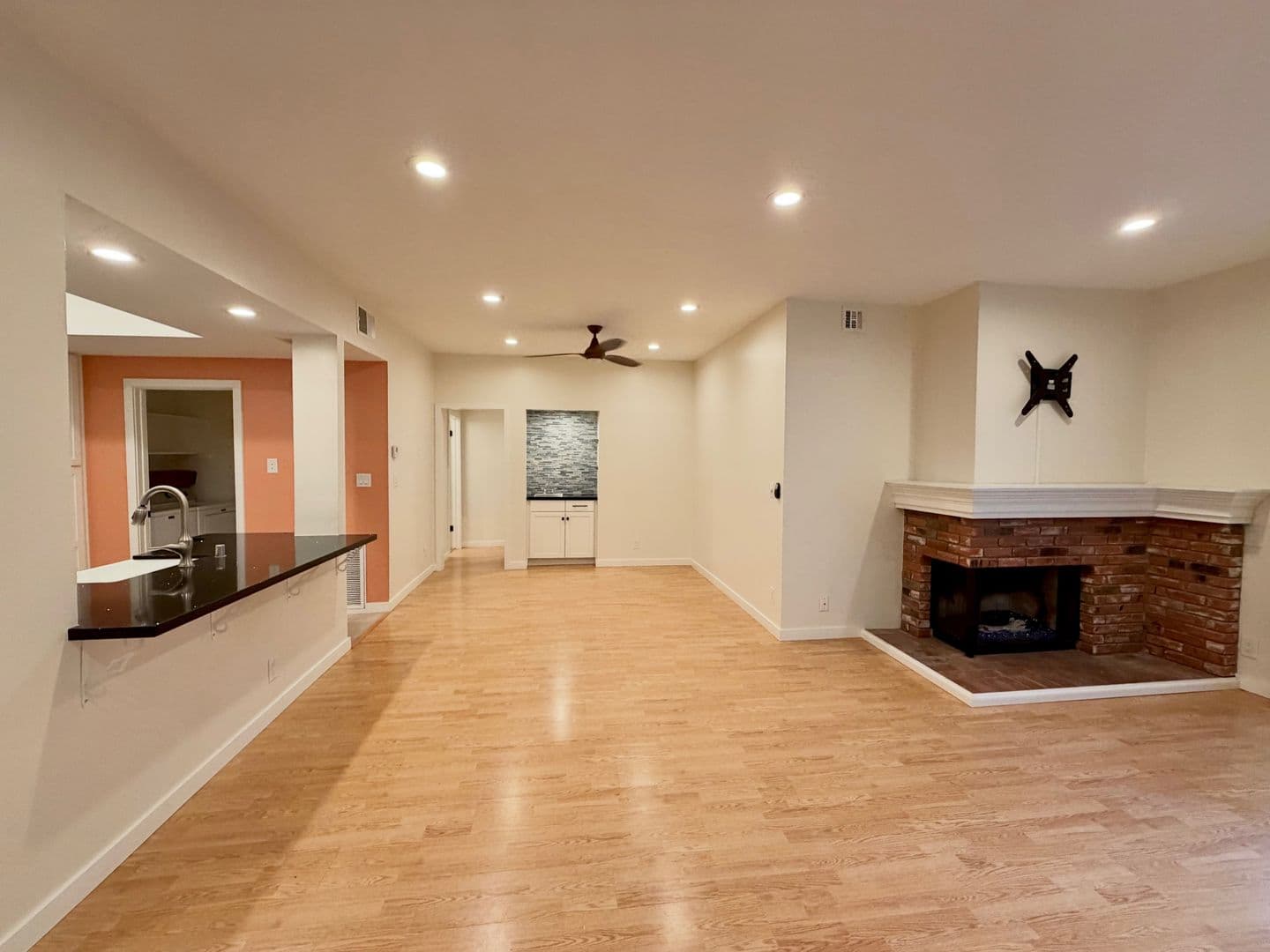 Playa Del Rey House: 8180 Manitoba St #4-136