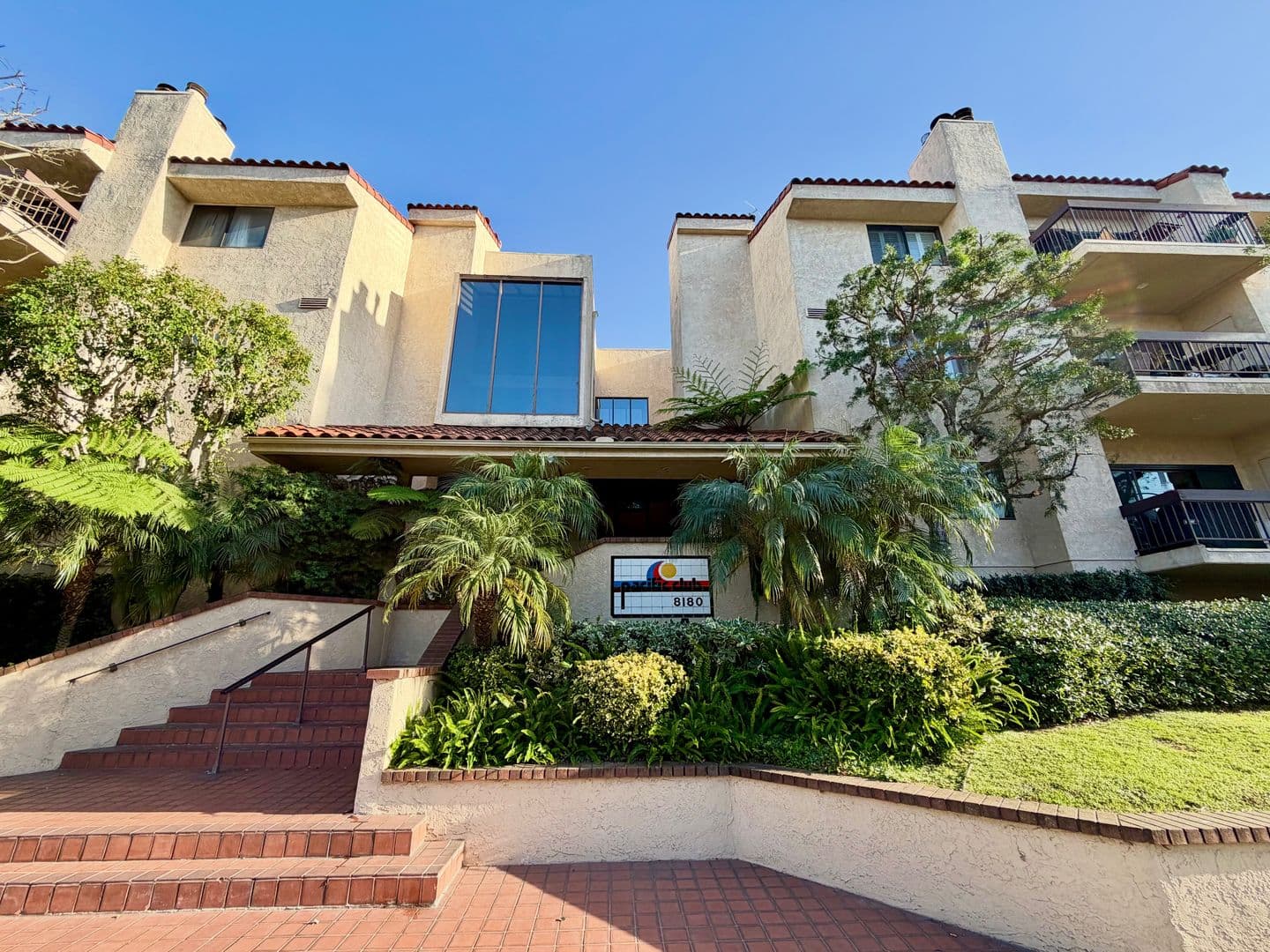 Playa Del Rey House: 8180 Manitoba St #4-136