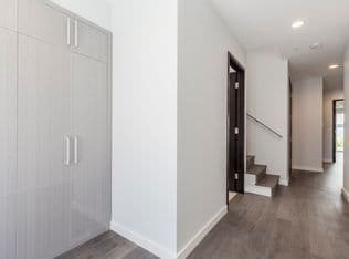 Redondo Beach House: 205 S Irena Ave