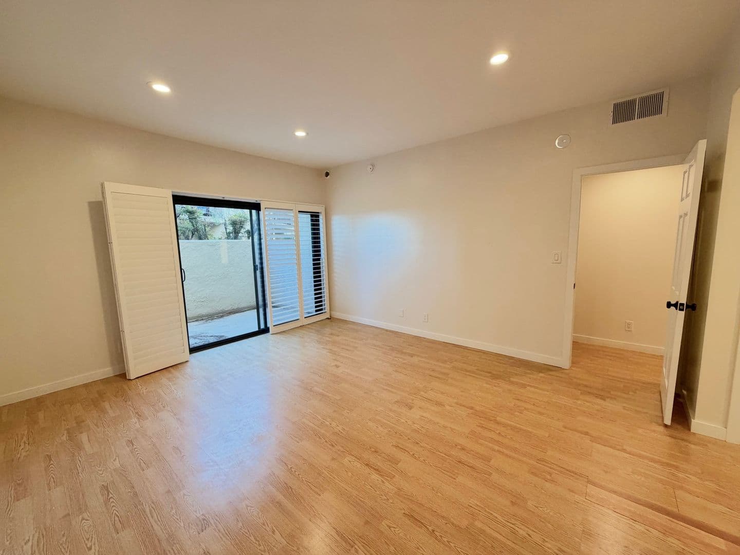 Playa Del Rey House: 8180 Manitoba St #4-136