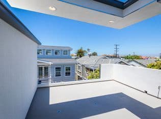 Redondo Beach House: 205 S Irena Ave