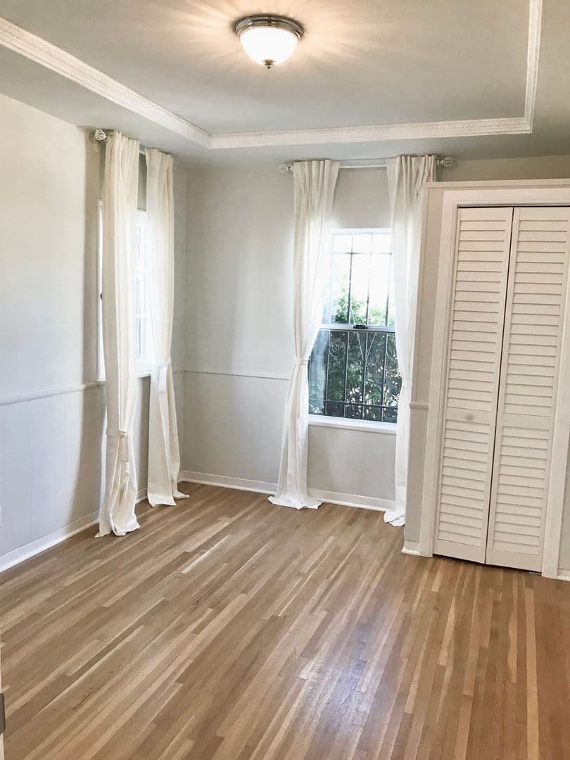 Los Angeles House: 828 Alandele Avenue