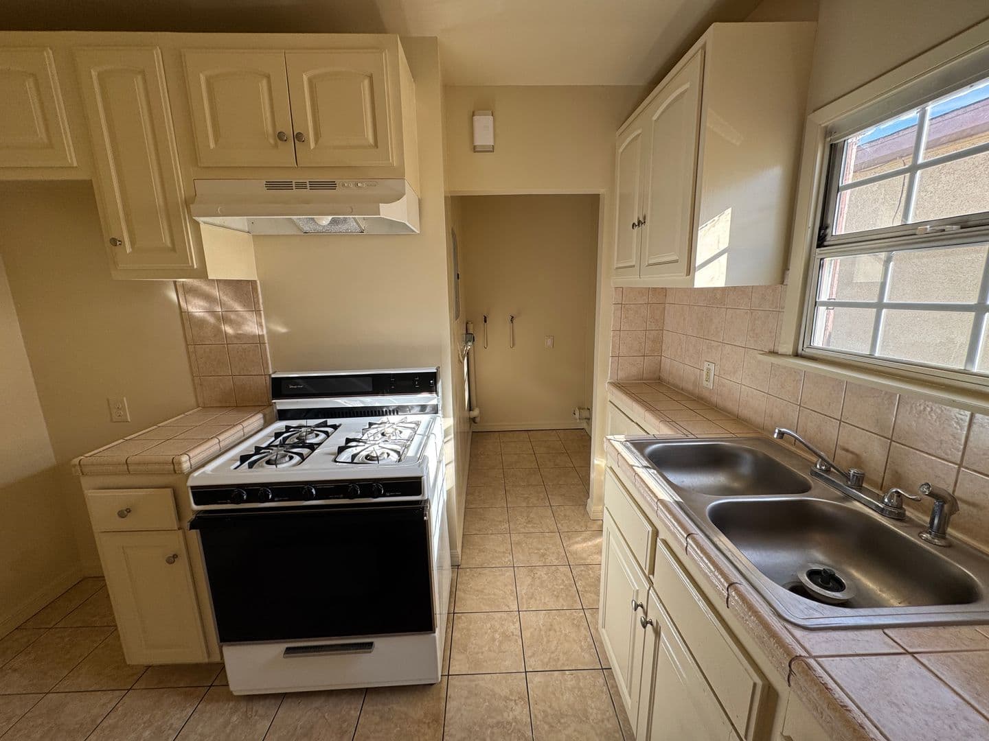 Los Angeles Apartment: 5314 S. Denker Avenue