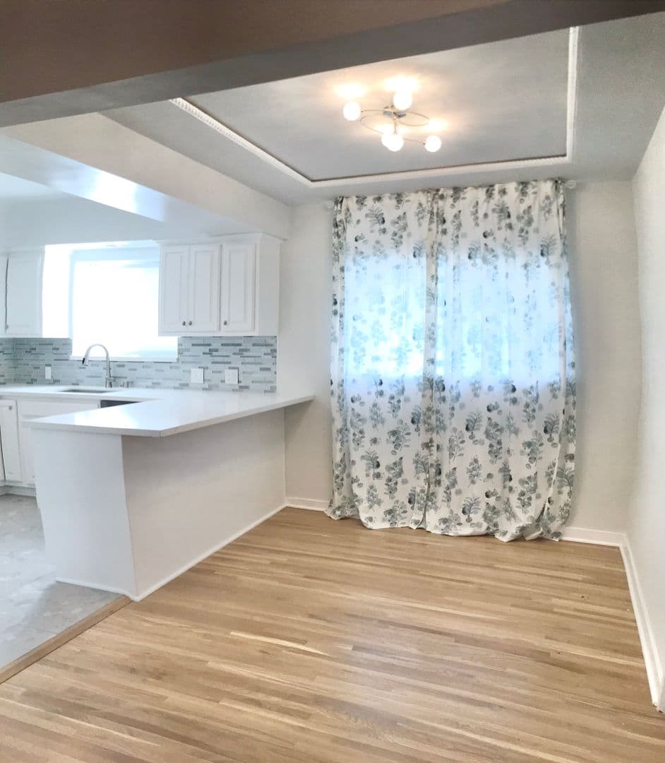 Los Angeles House: 828 Alandele Avenue