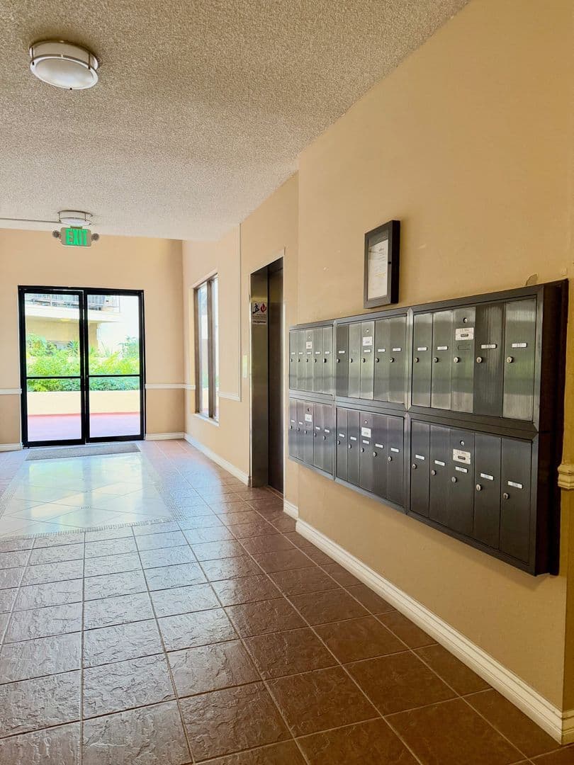 Playa Del Rey House: 8180 Manitoba St #4-136
