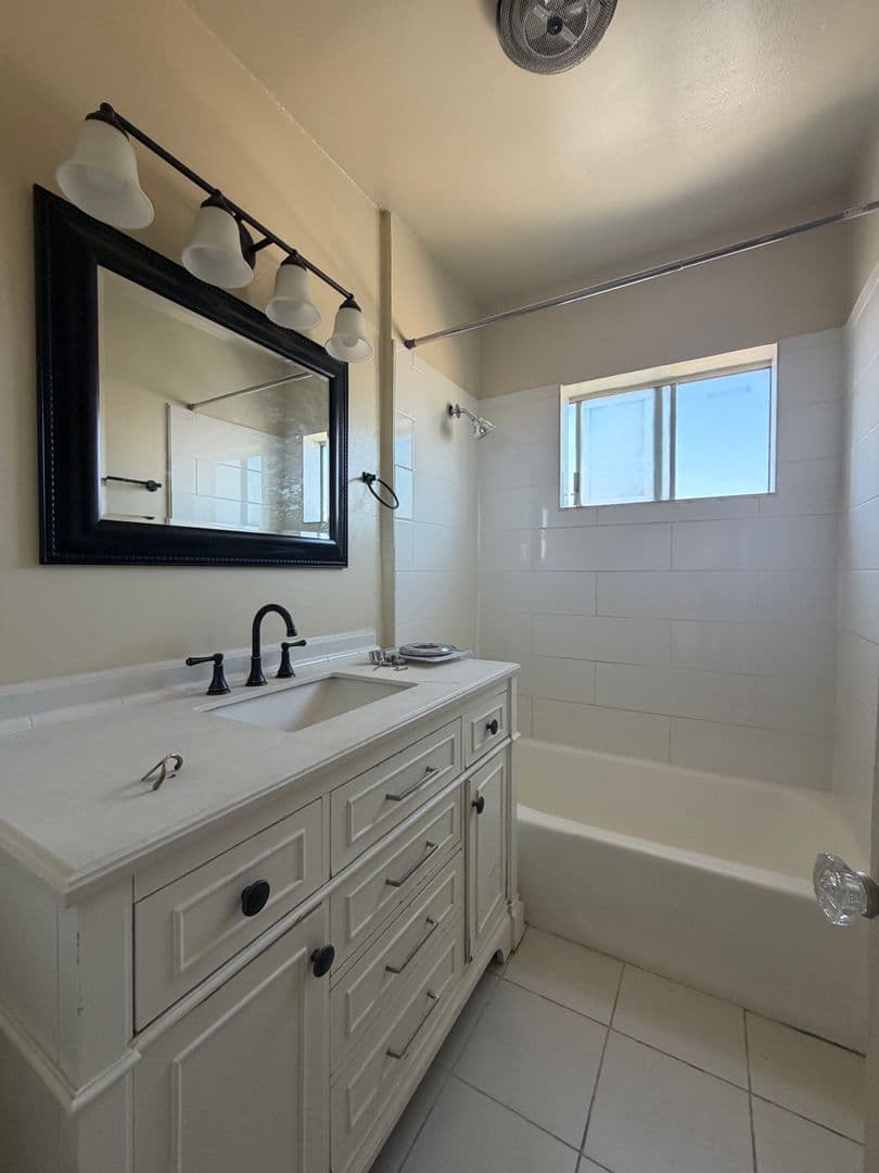 San Pedro Apartment: 1372 - 1378 W 13th St
