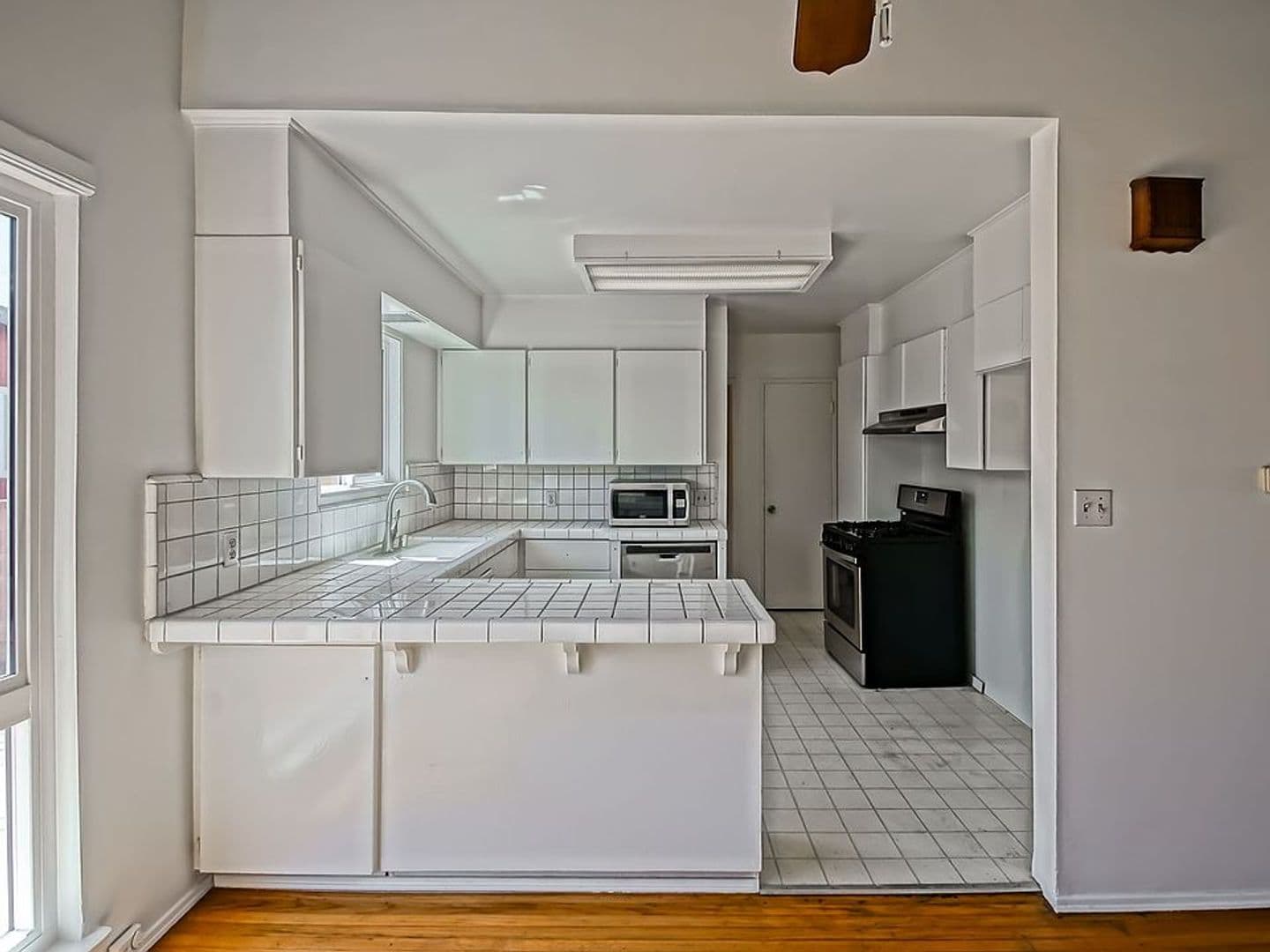 Torrance House: 3531 W 226th St