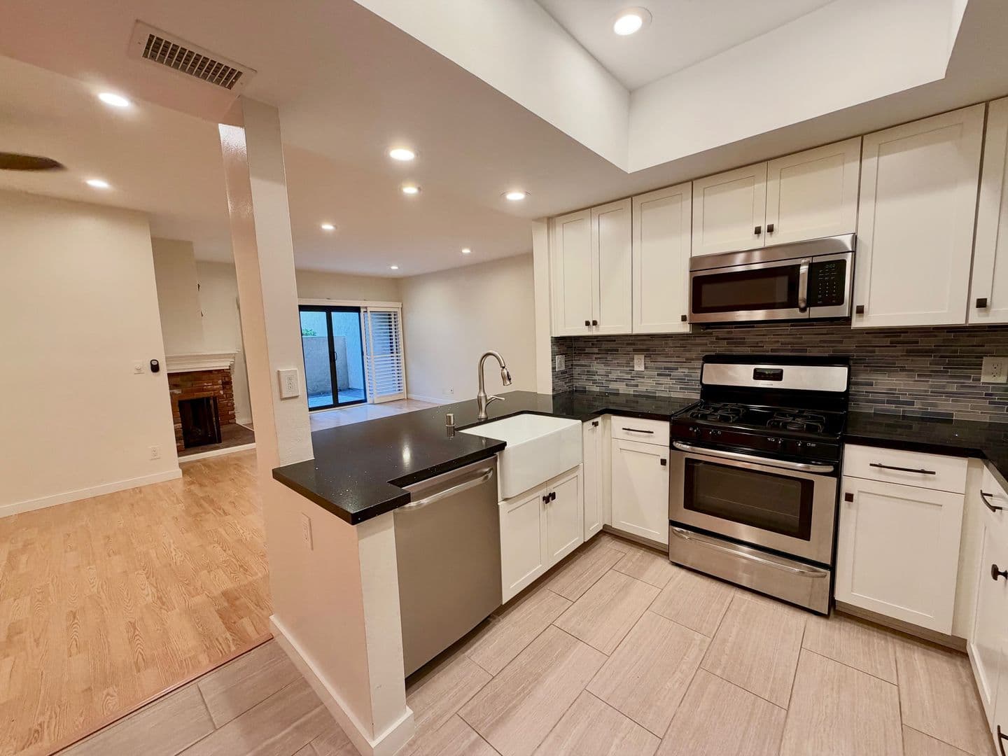 Playa Del Rey House: 8180 Manitoba St #4-136