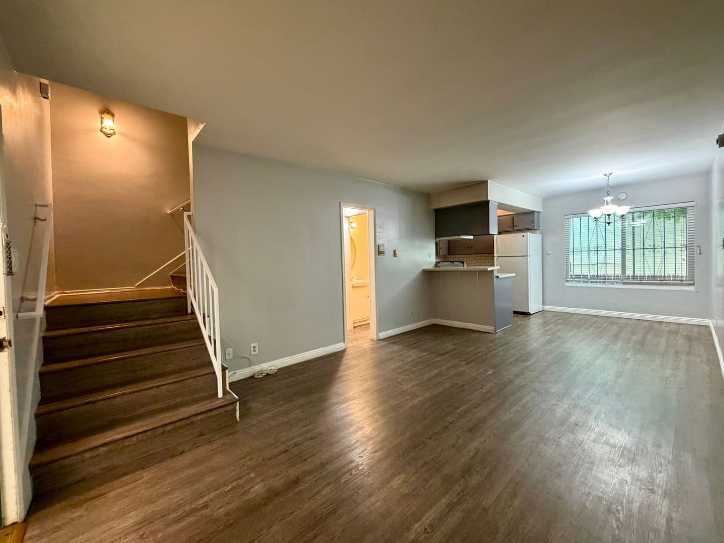 Inglewood Townhome: 900 Kincaid Avenue
