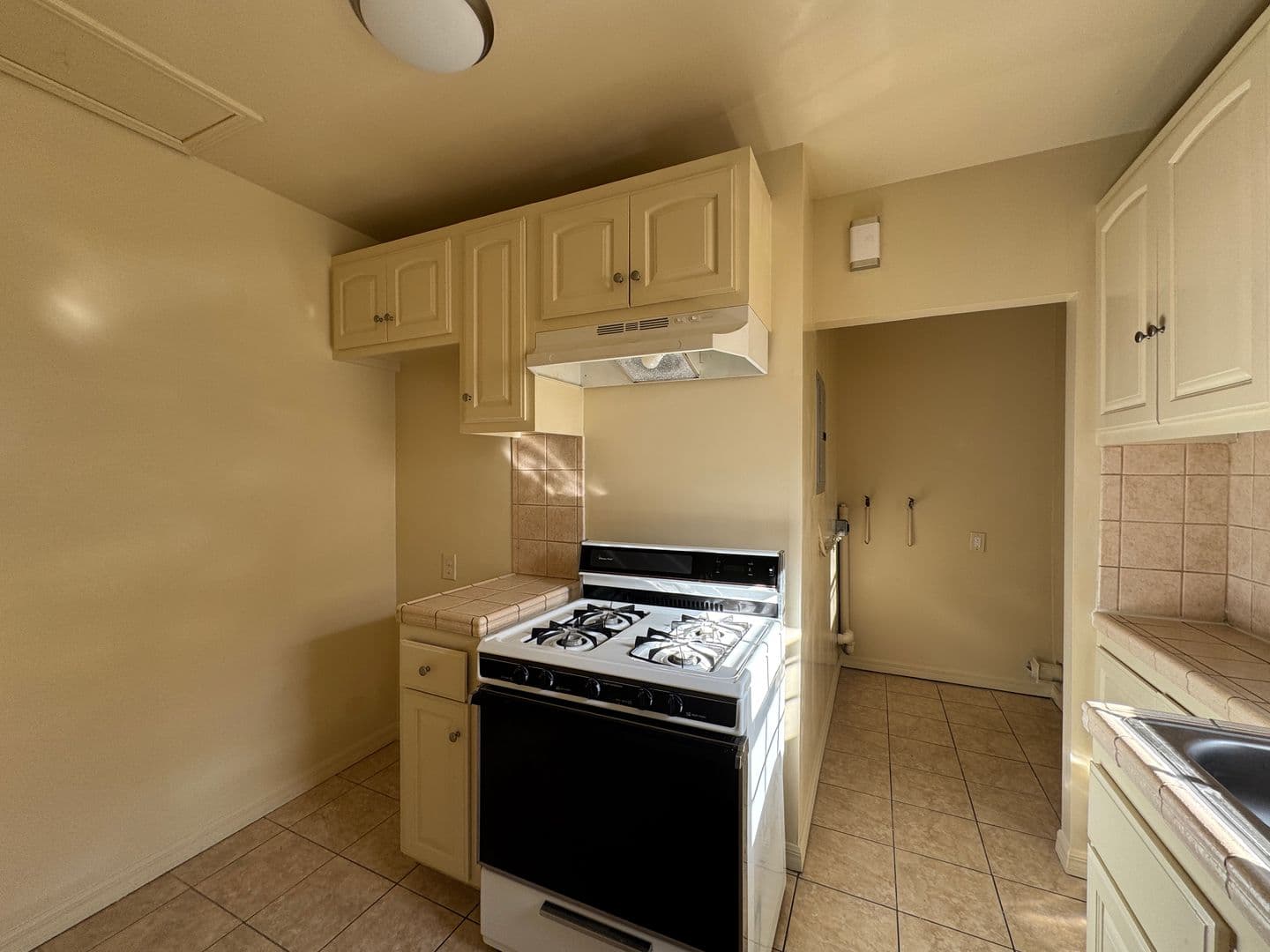 Los Angeles Apartment: 5314 S. Denker Avenue