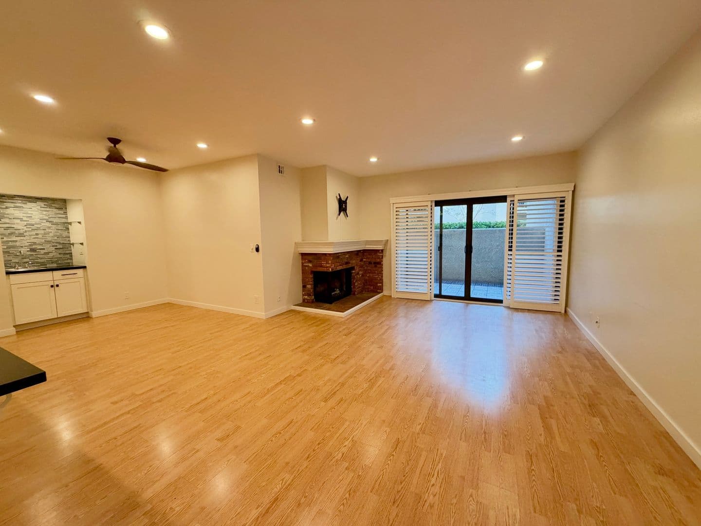 Playa Del Rey House: 8180 Manitoba St #4-136