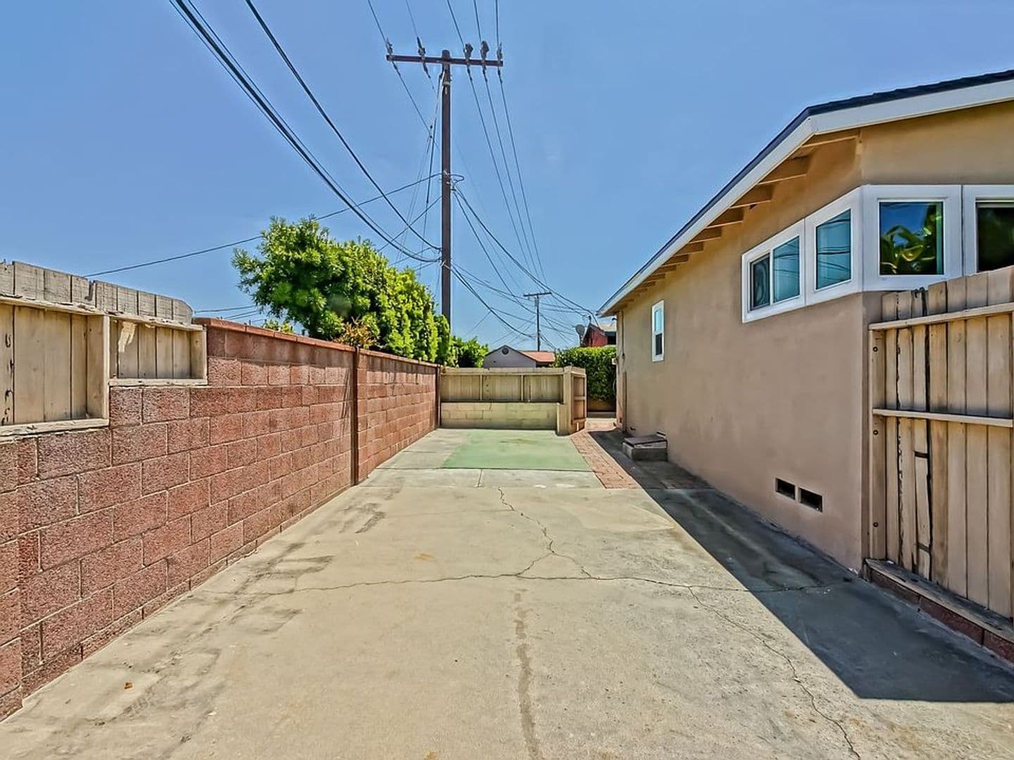 Torrance House: 3531 W 226th St