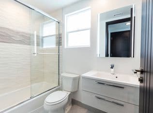 Redondo Beach House: 205 S Irena Ave