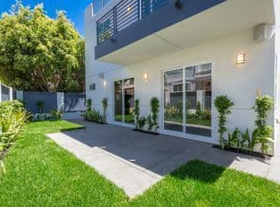 Redondo Beach House: 205 S Irena Ave