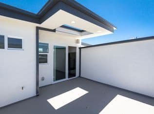 Redondo Beach House: 205 S Irena Ave