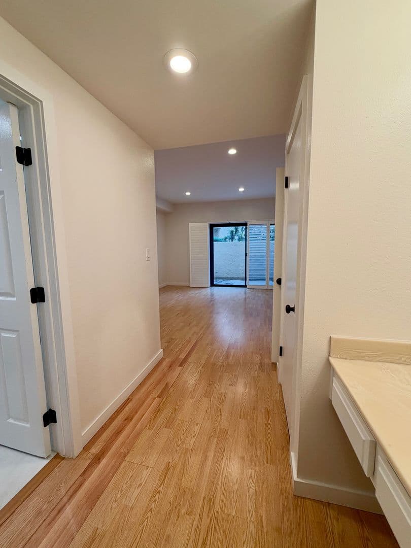 Playa Del Rey House: 8180 Manitoba St #4-136