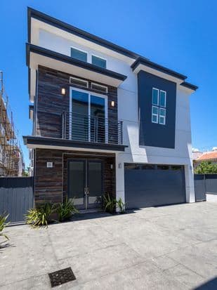 Redondo Beach House: 205 S Irena Ave