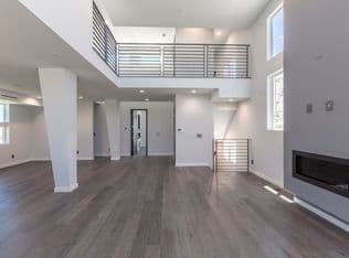 Redondo Beach House: 205 S Irena Ave