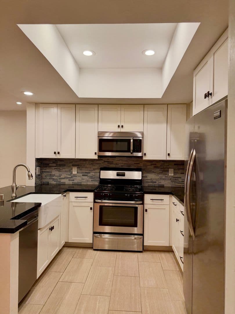 Playa Del Rey House: 8180 Manitoba St #4-136