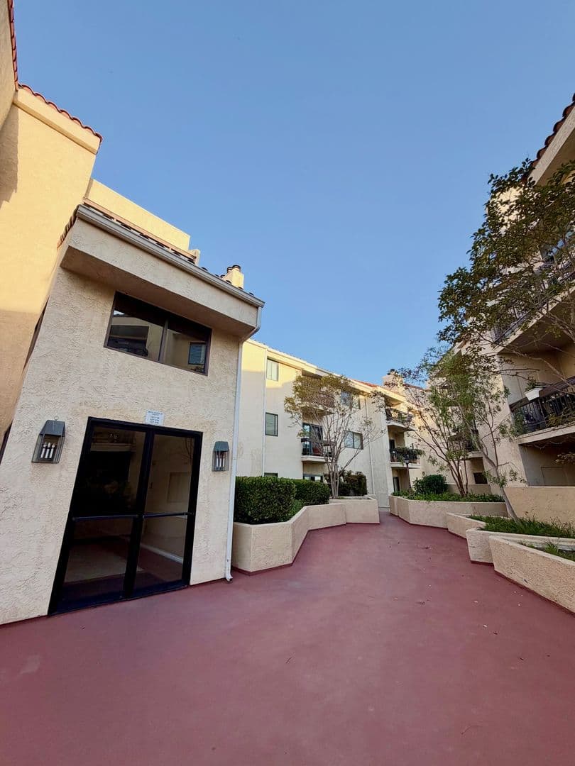 Playa Del Rey House: 8180 Manitoba St #4-136