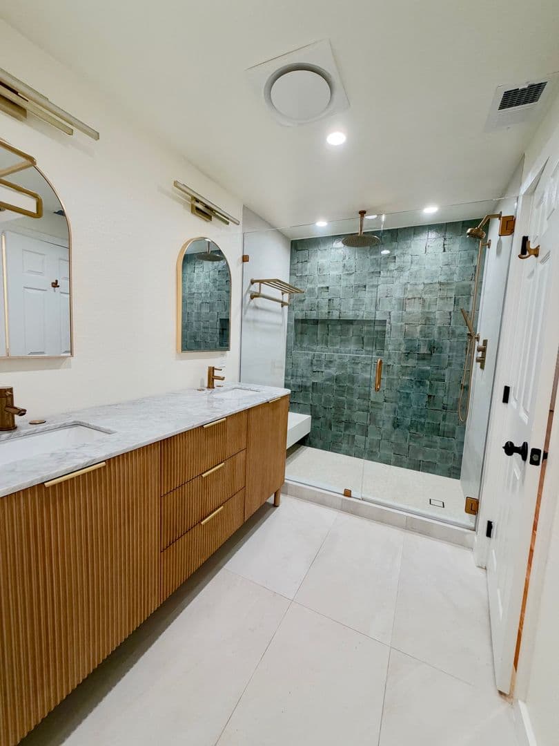 Playa Del Rey House: 8180 Manitoba St #4-136