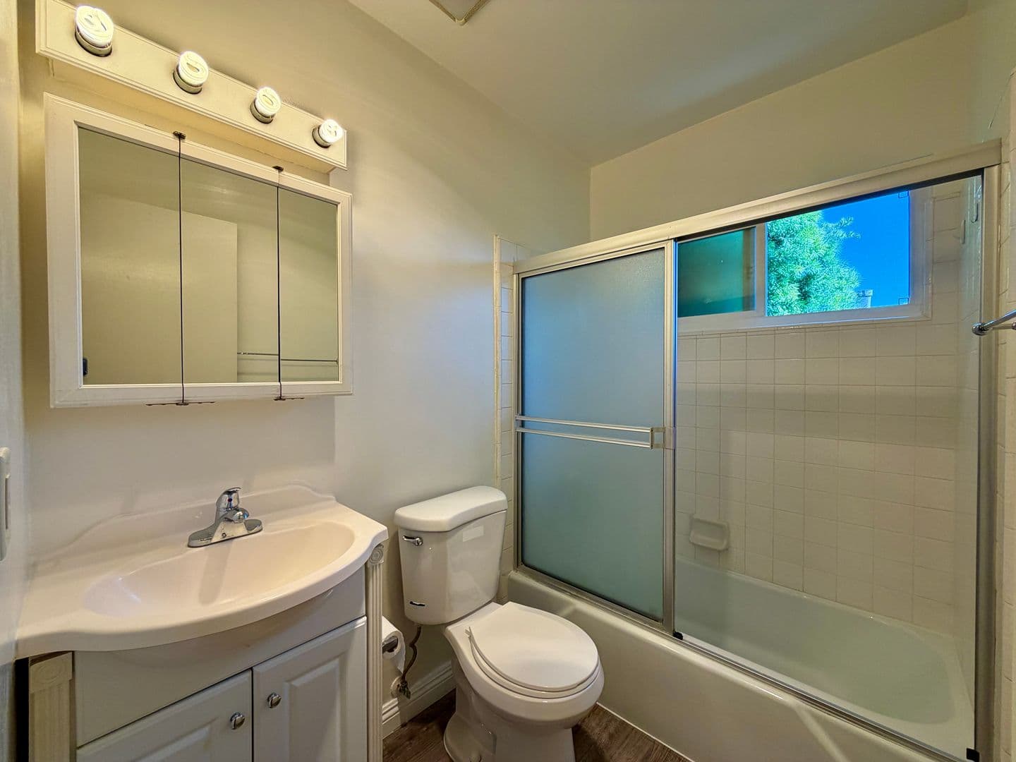 Inglewood Townhome: 900 Kincaid Avenue