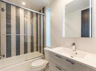 Redondo Beach House: 205 S Irena Ave