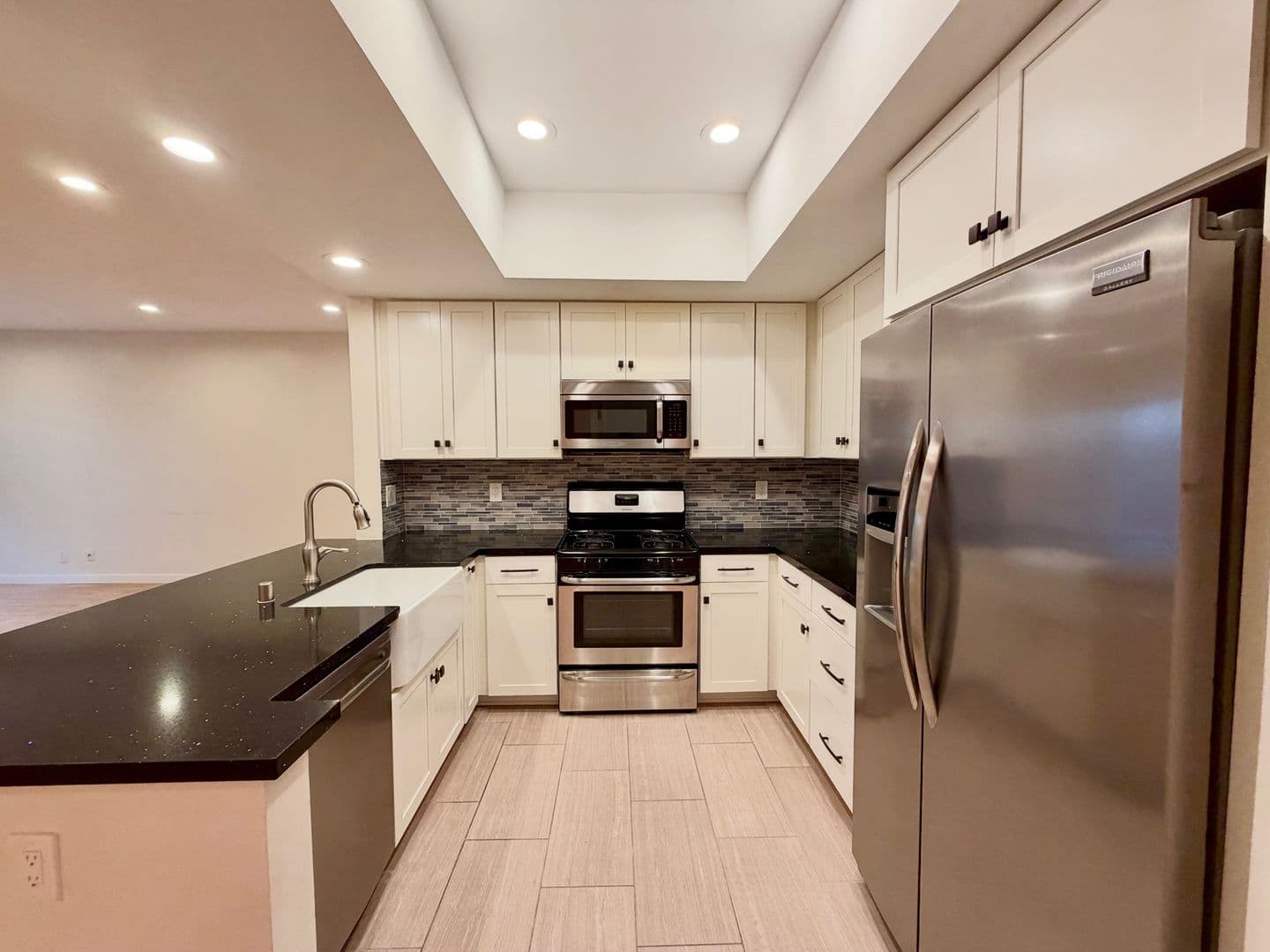 Playa Del Rey House: 8180 Manitoba St #4-136