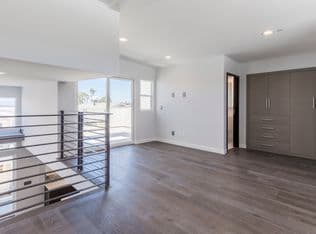 Redondo Beach House: 205 S Irena Ave