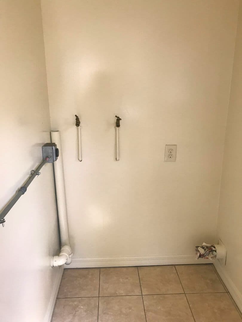 Los Angeles Apartment: 5314 S. Denker Avenue