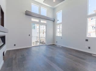 Redondo Beach House: 205 S Irena Ave