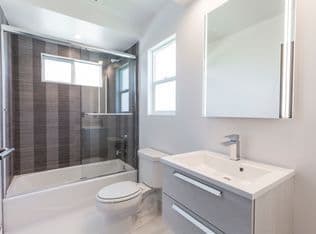 Redondo Beach House: 205 S Irena Ave